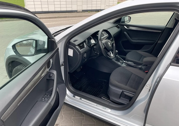 Skoda Octavia cena 64900 przebieg: 252890, rok produkcji 2019 z Chełmno małe 154